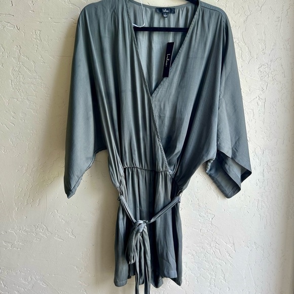 Lulus NWT satin surplice romper LG sexy datenight party summer festival feminine - Picture 4 of 4